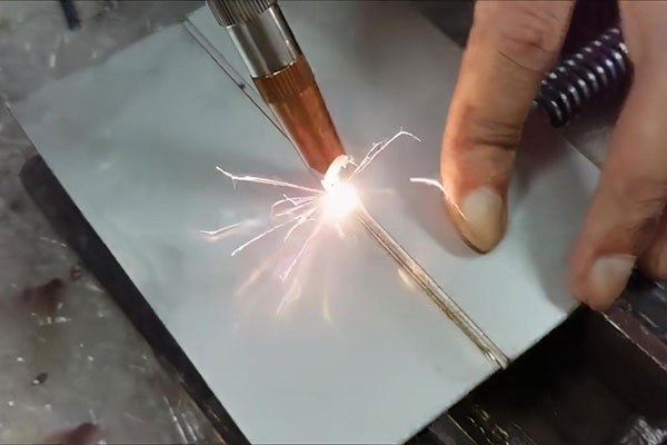 手持式激光焊接機與傳統(tǒng)焊接機比有什么優(yōu)勢？